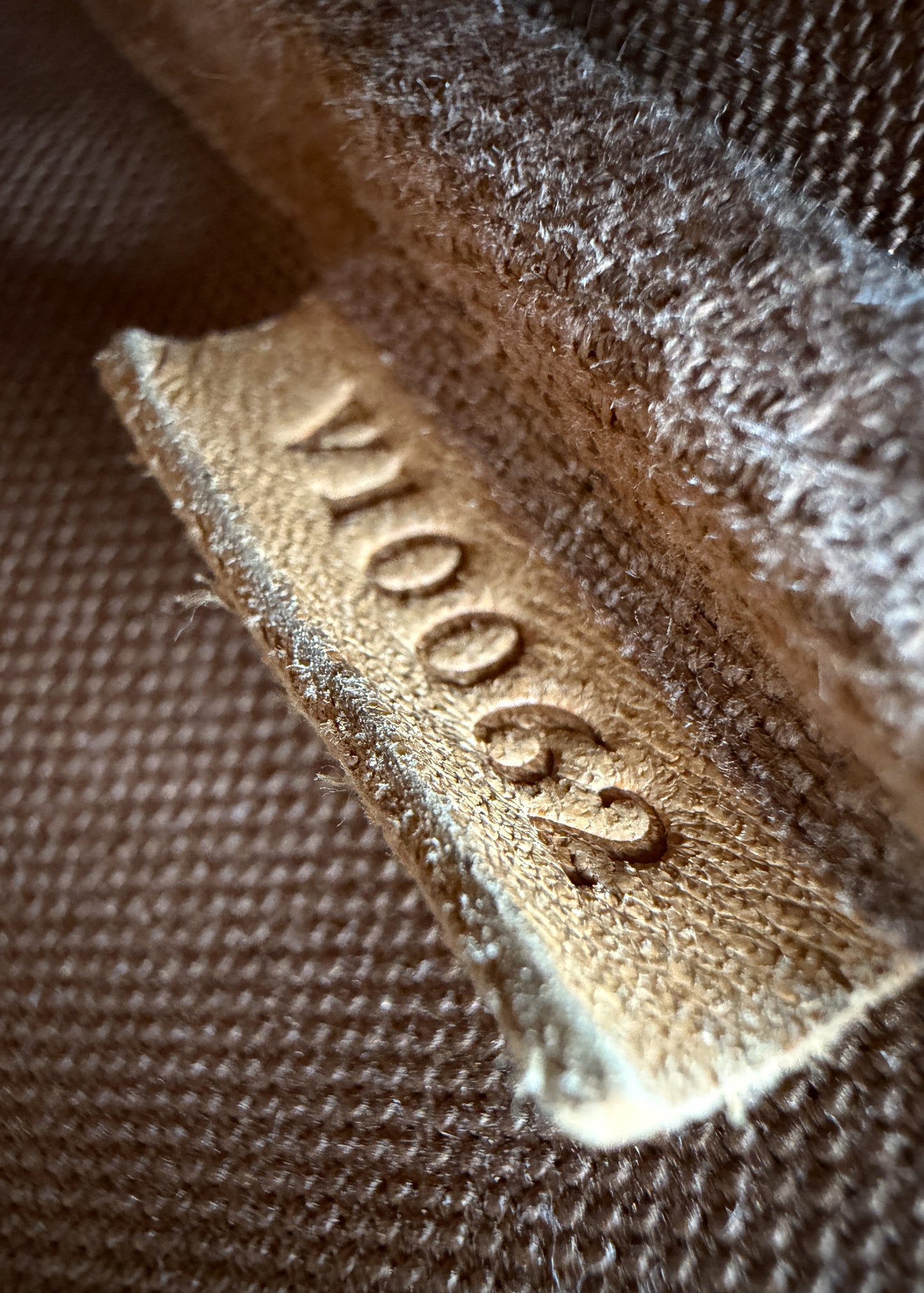 LV Pochette