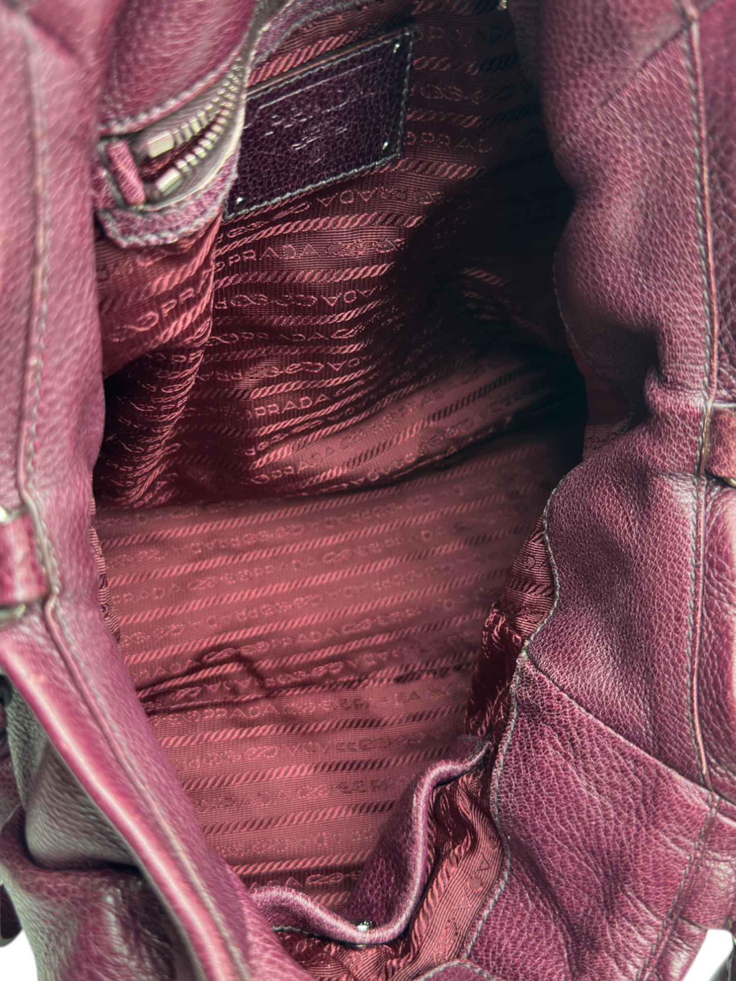 Prada Burgunderfarbene Tragetasche mit Kordelzug