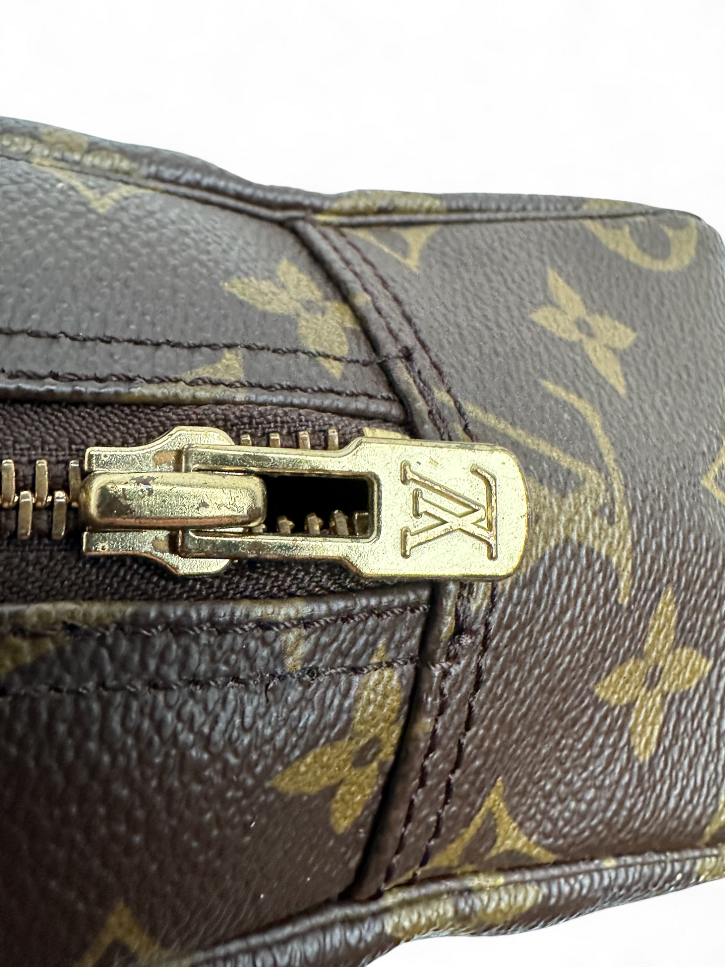 Louis Vuitton Toiletry 28