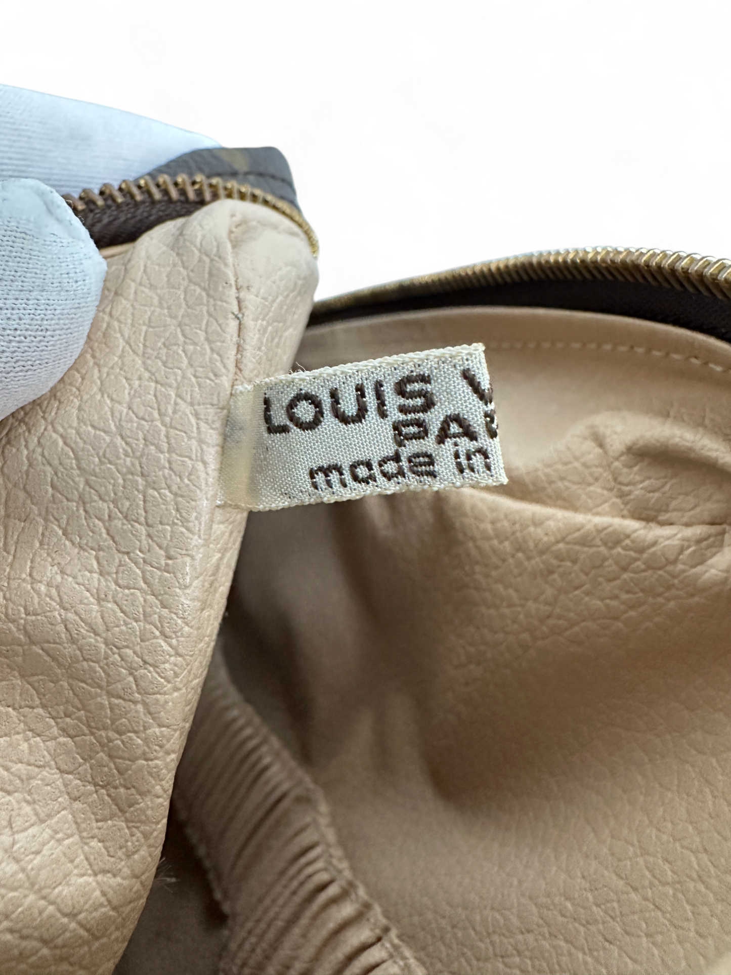Louis Vuitton Toiletry 28