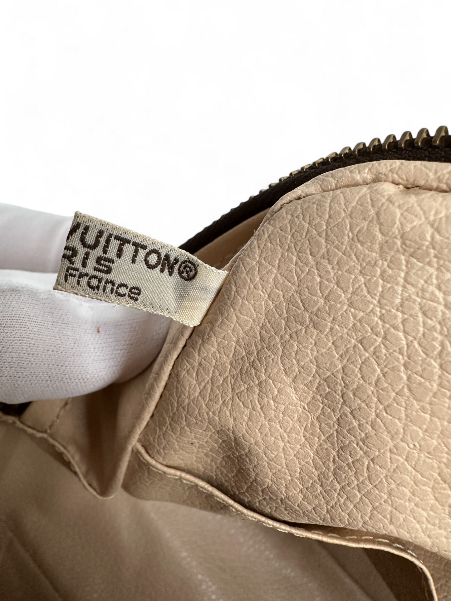 Louis Vuitton Toiletry 28