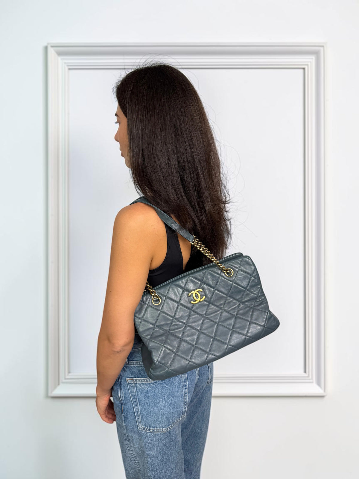 02-chanel-cc-crown-tote-modelka