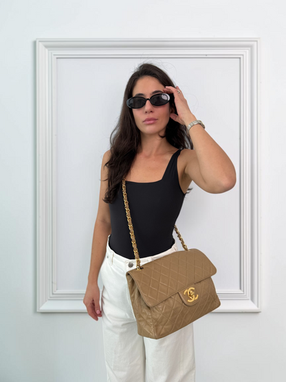 02-chanel-jumbo-beige-single-chain-modelka