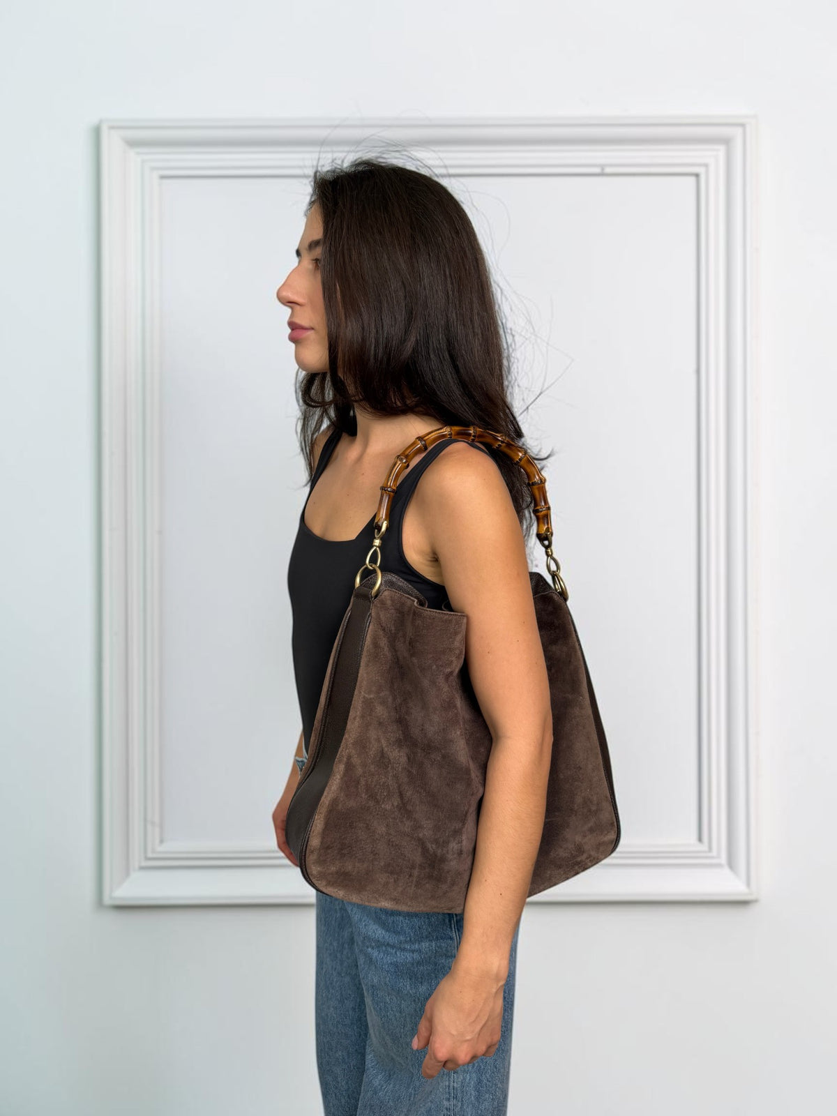 02-gucci-suede-bag-modelka