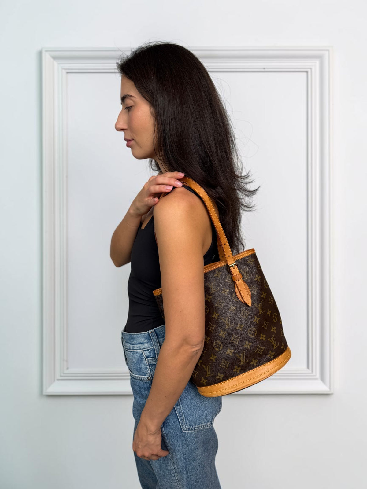 02-louis-vuitton-bucket-pm-modelka