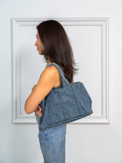 02-prada-canapa-tote-modelka
