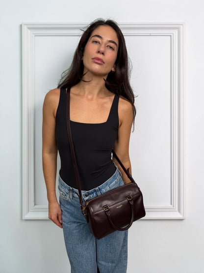 02-saint-laurent-duffle-burgundy-modelka