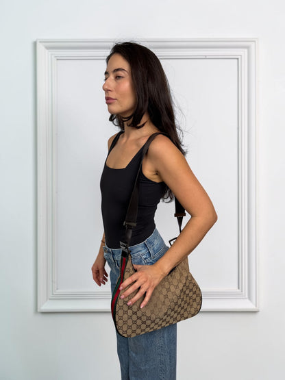 03-gucci-gg-canvas-modelka-2