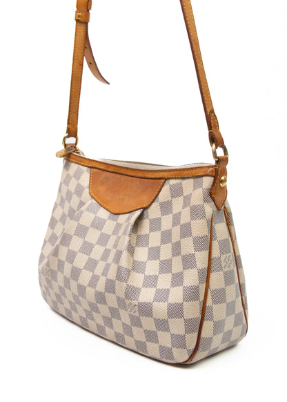 04-louis-vuitton-siracusa-pm-skos