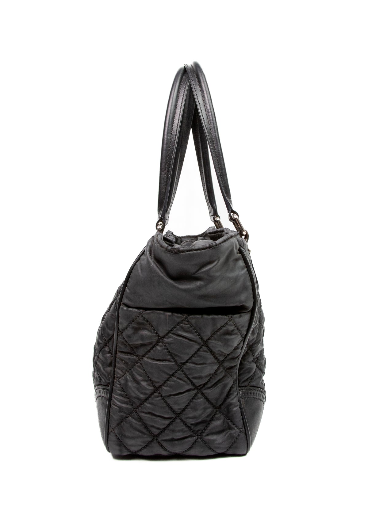 05-chanel-paris-new-york-quilted-nylon-bok