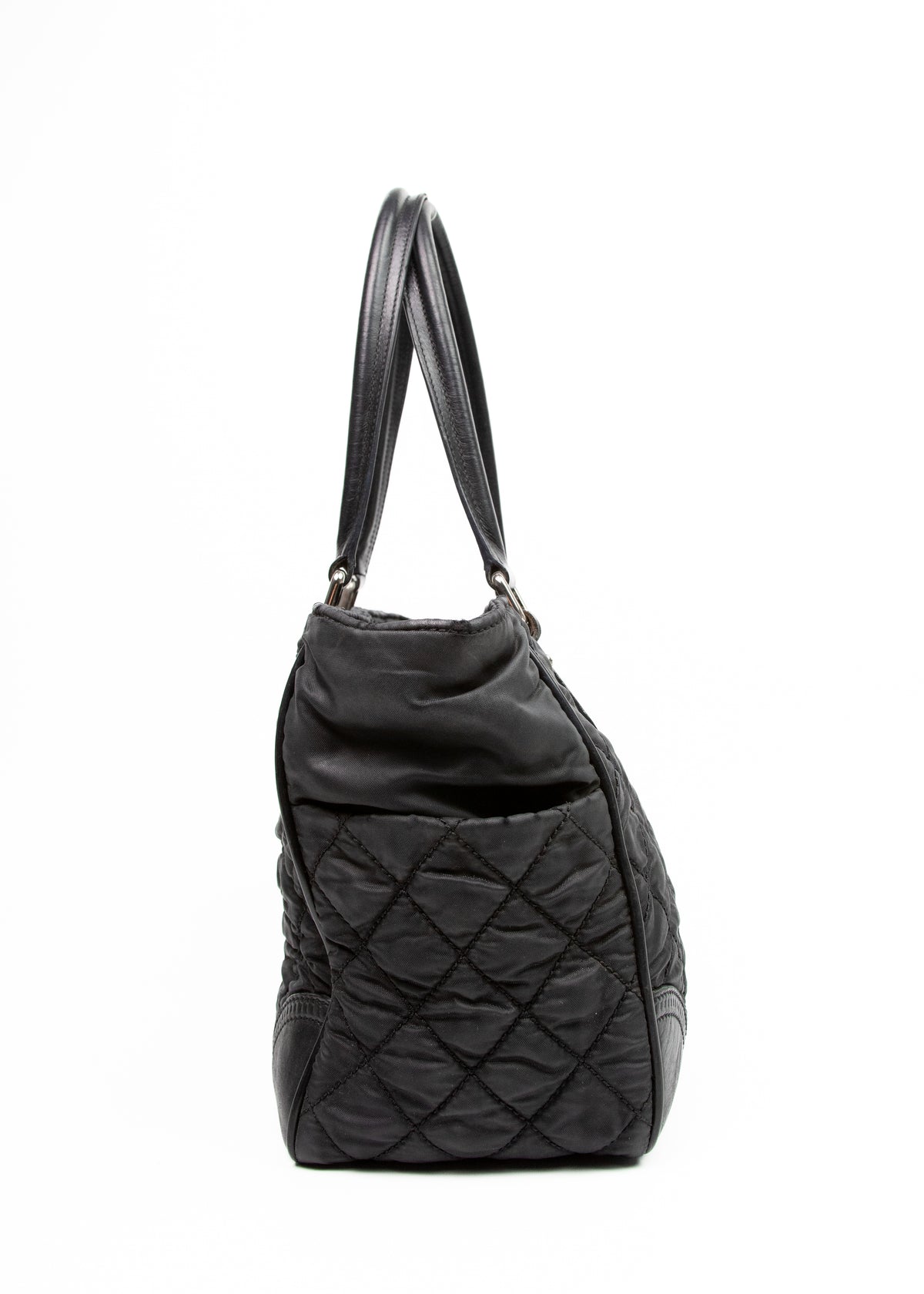 06-chanel-paris-new-york-quilted-nylon-bok