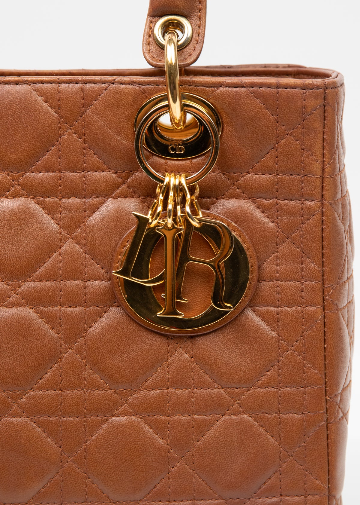 07-lady-dior-medium-brown-zoom-okucia