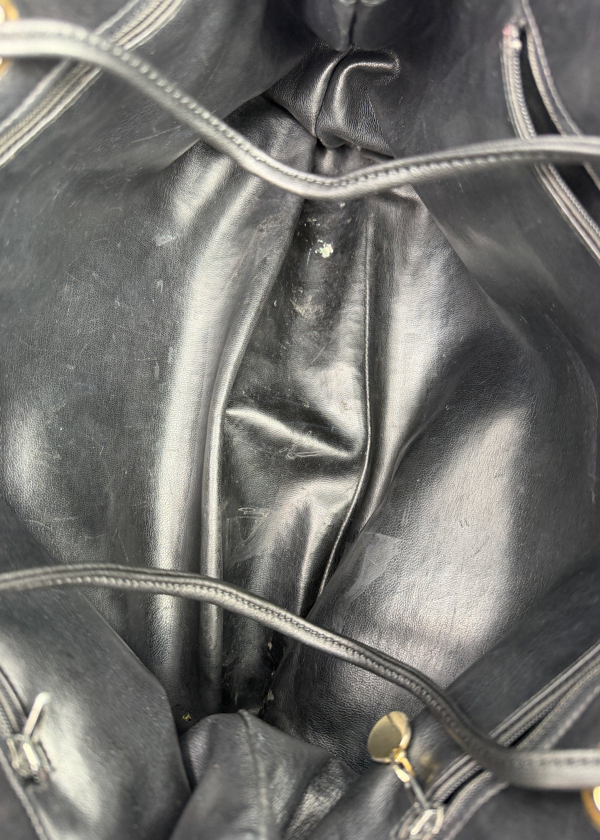 08-chanel-matelasse-tote-wnetrze