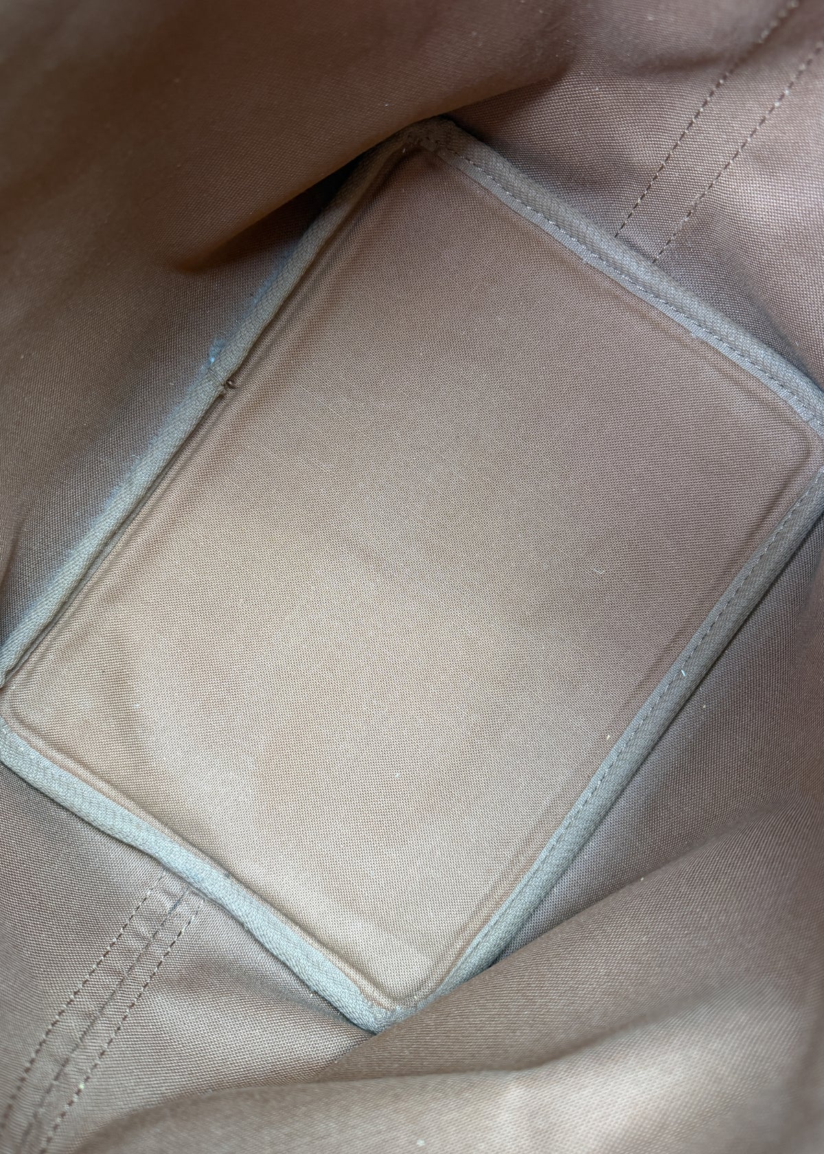 08-louis-vuitton-petit-noe-wnetrze