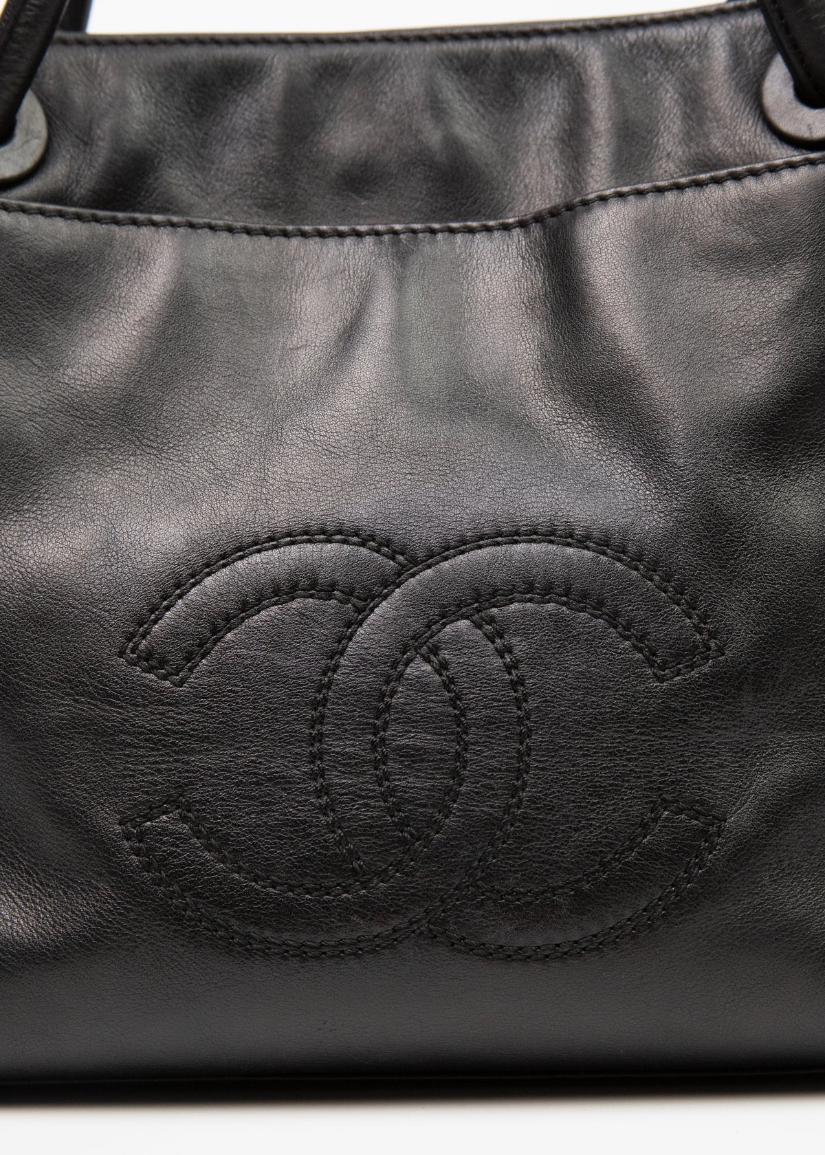 09-chanel-cc-tote-bag-zoom-logo