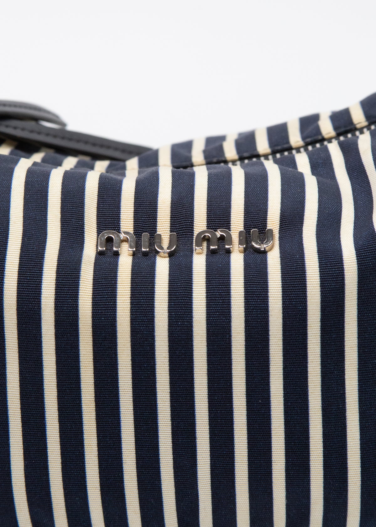 09-miu-miu-spirit-zoom-logo