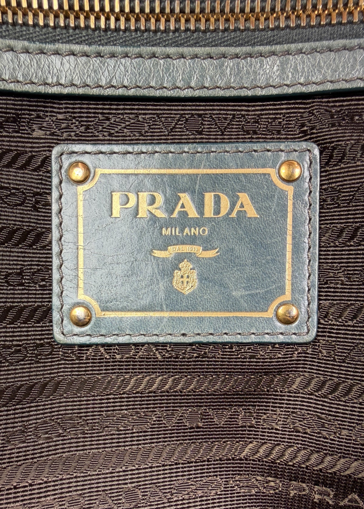 09-prada-vitello-shine-zoom-metka