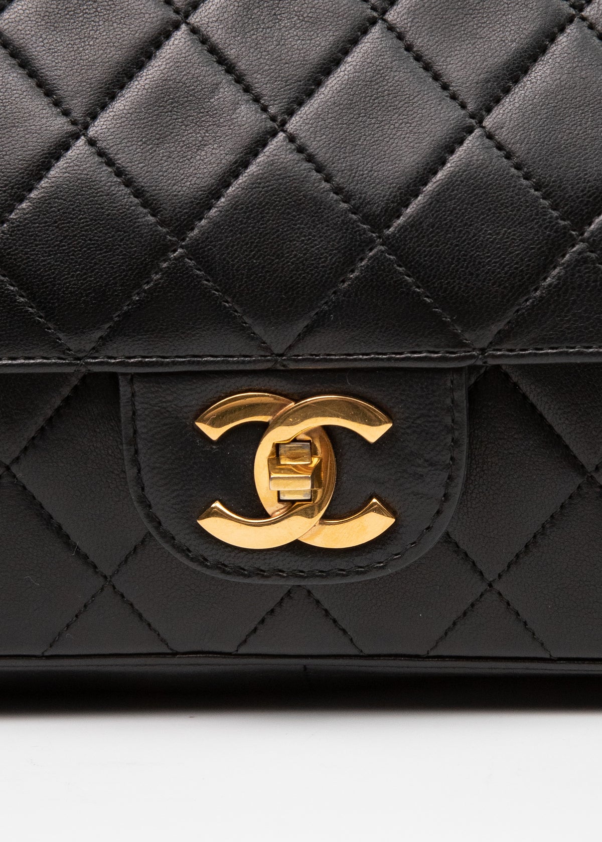 10-chanel-double-flap-zoom-okucia