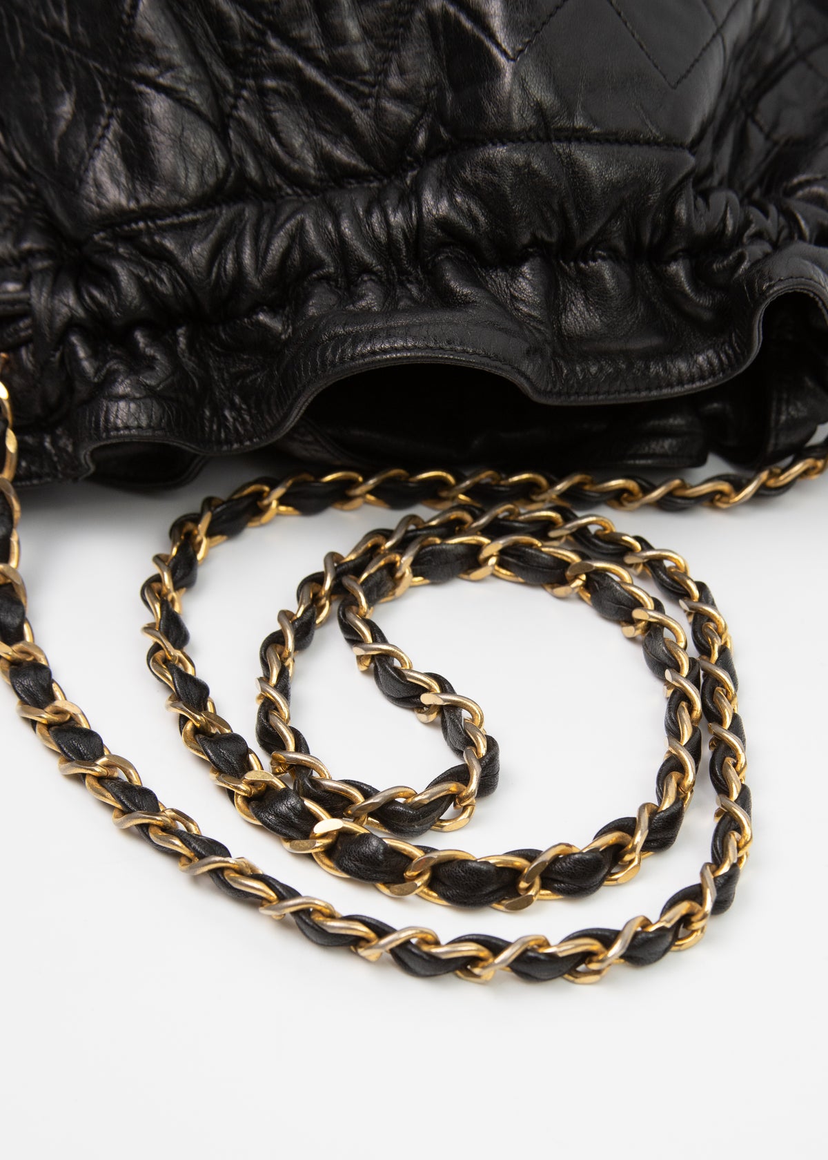 10-chanel-lambskin-quilted-mini-bucket-zoom-okucia