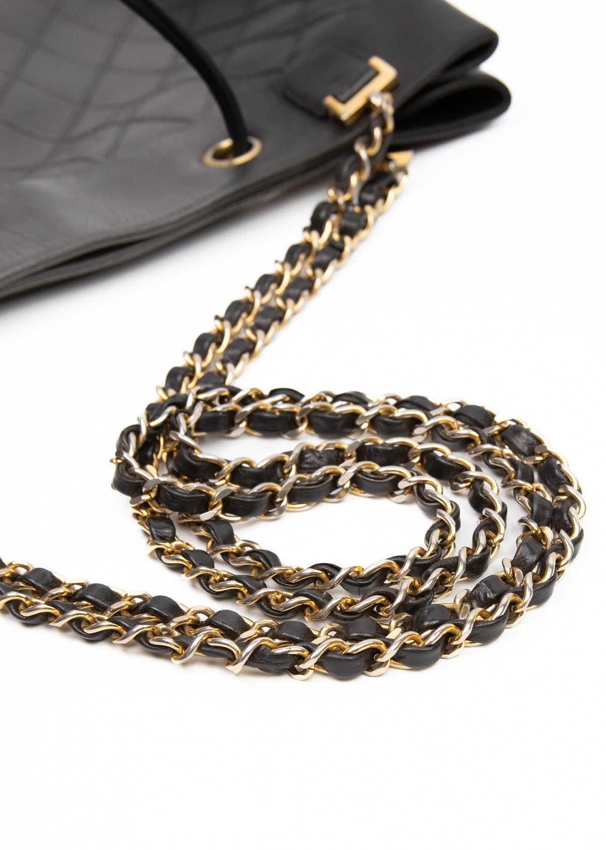 10-chanel-matelasse-tote-zoom-uchwyt