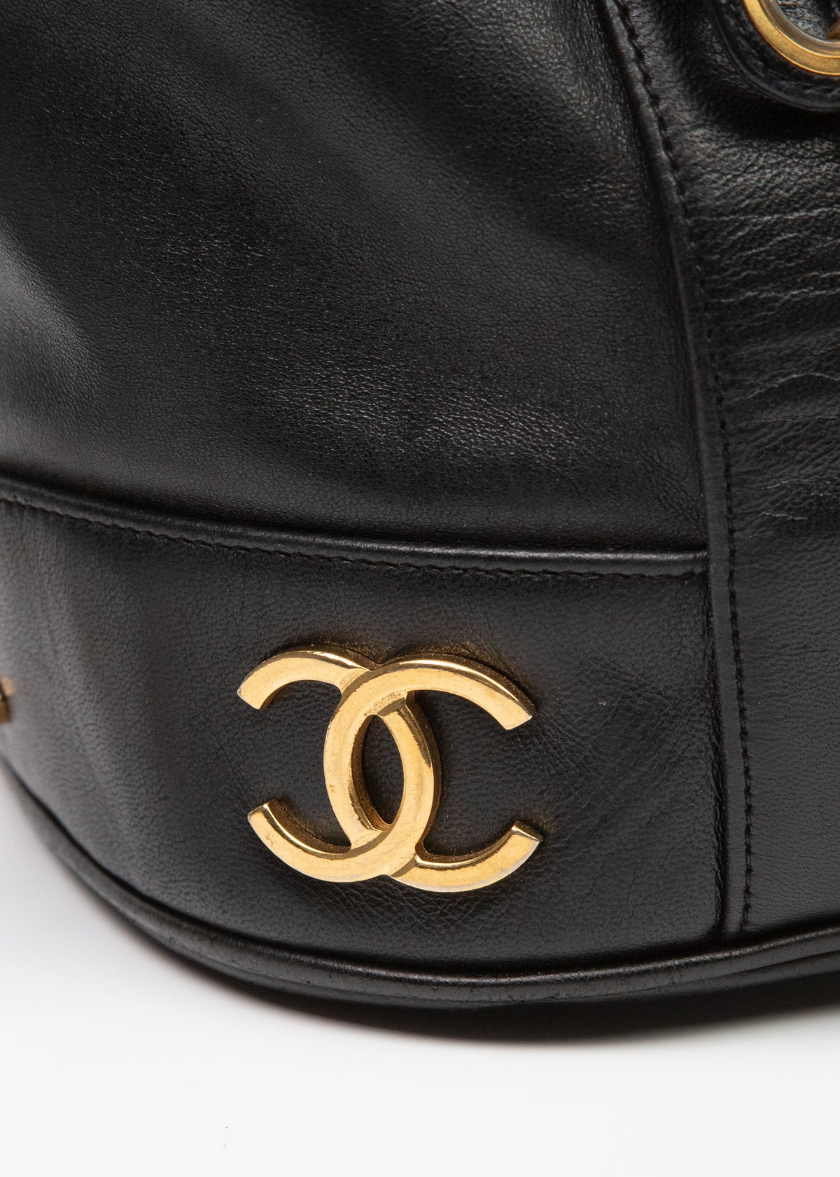10-chanel-triple-cc-bucket-bag-zoom-logo