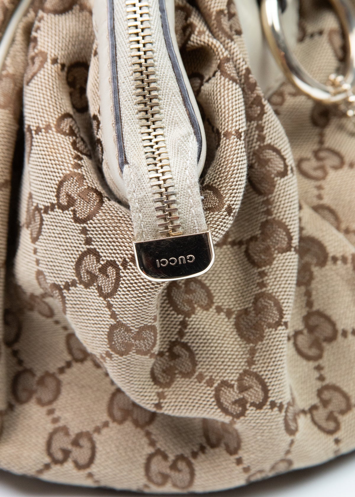 10-gucci-sukey-cream-zoom-zamek