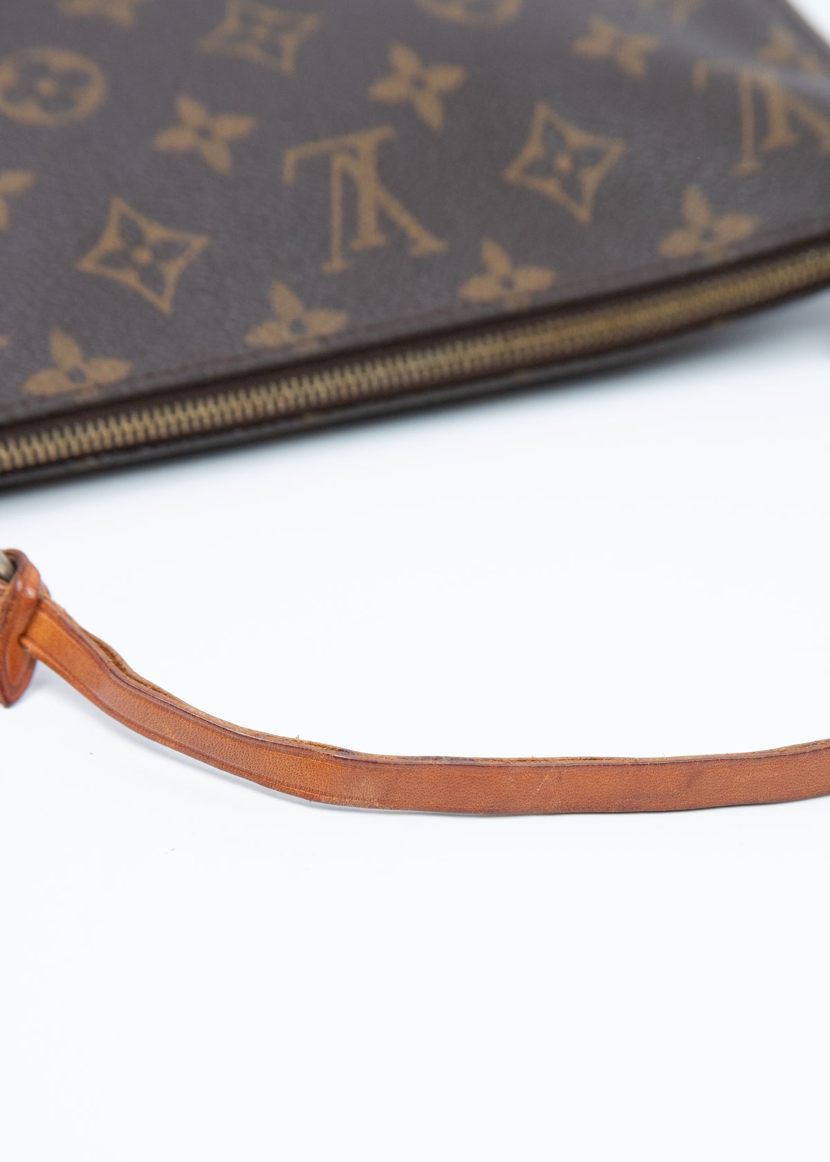 10-louis-vuitton-pochette-zoom-uchwyt
