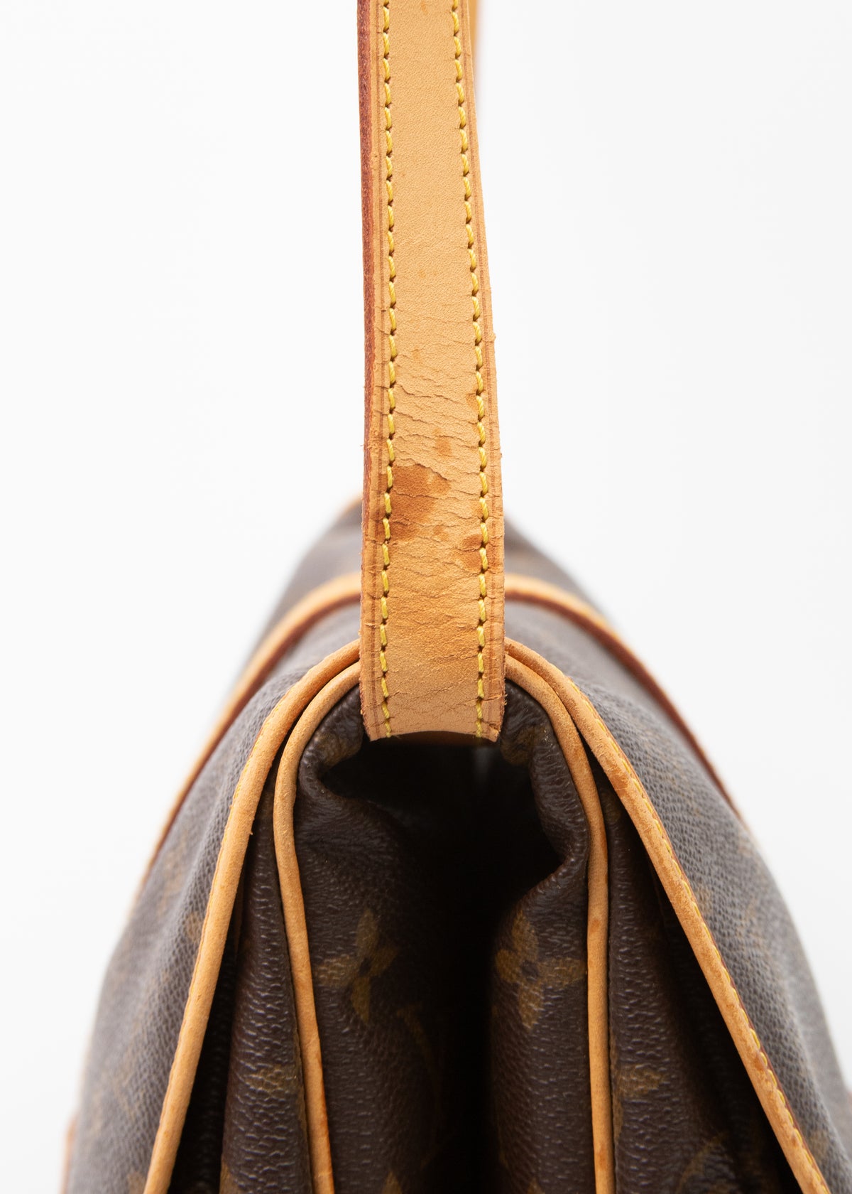 10-louis-vuitton-samur-30-zoom-uchwyt