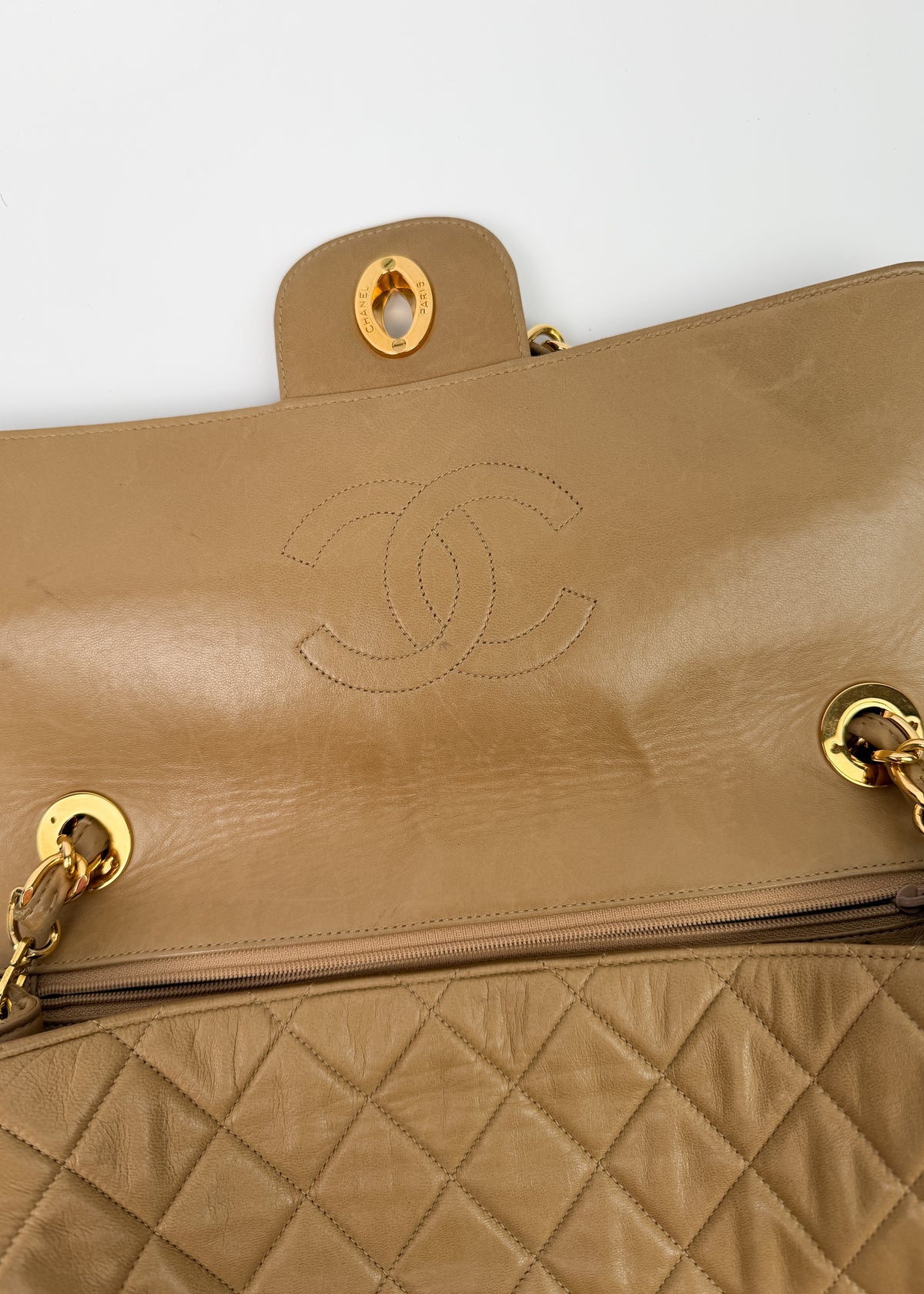 11-chanel-jumbo-beige-single-chain-wnetrze