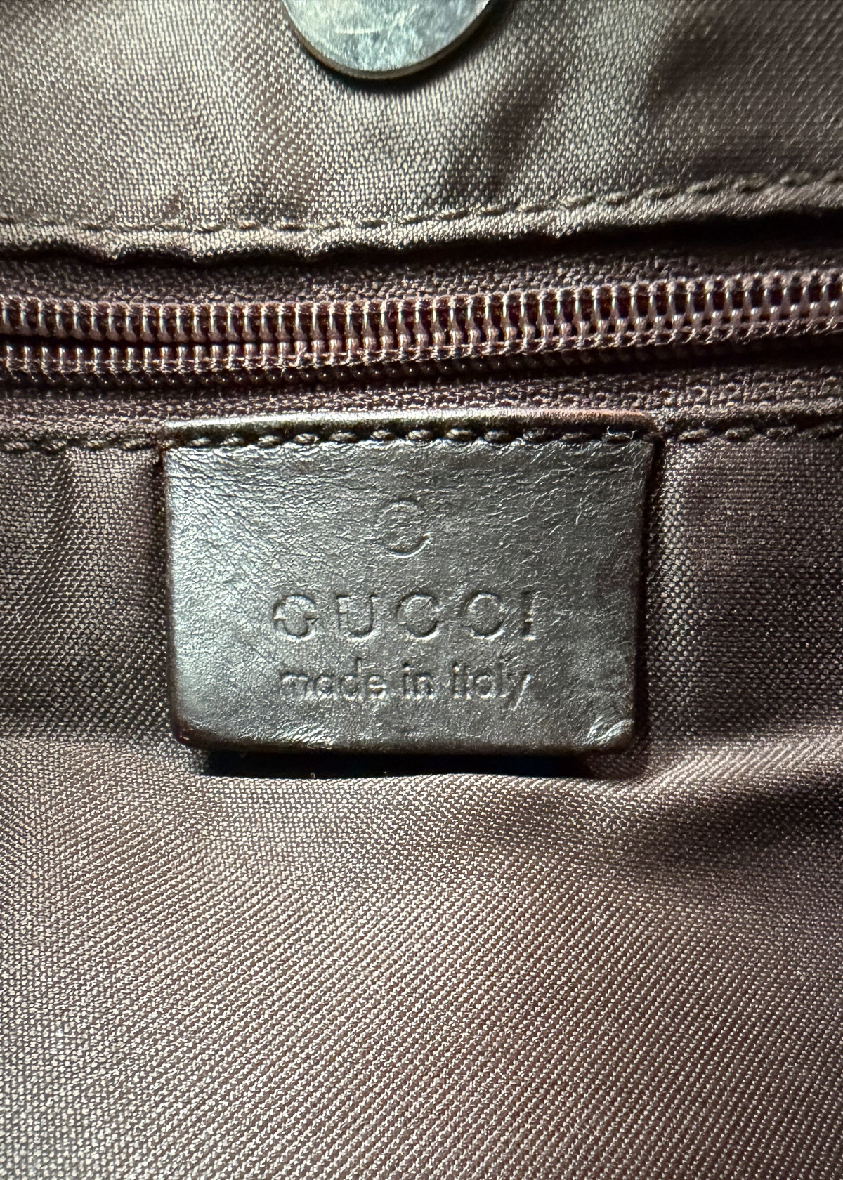 11-gucci-suede-shoulder-bag-metka
