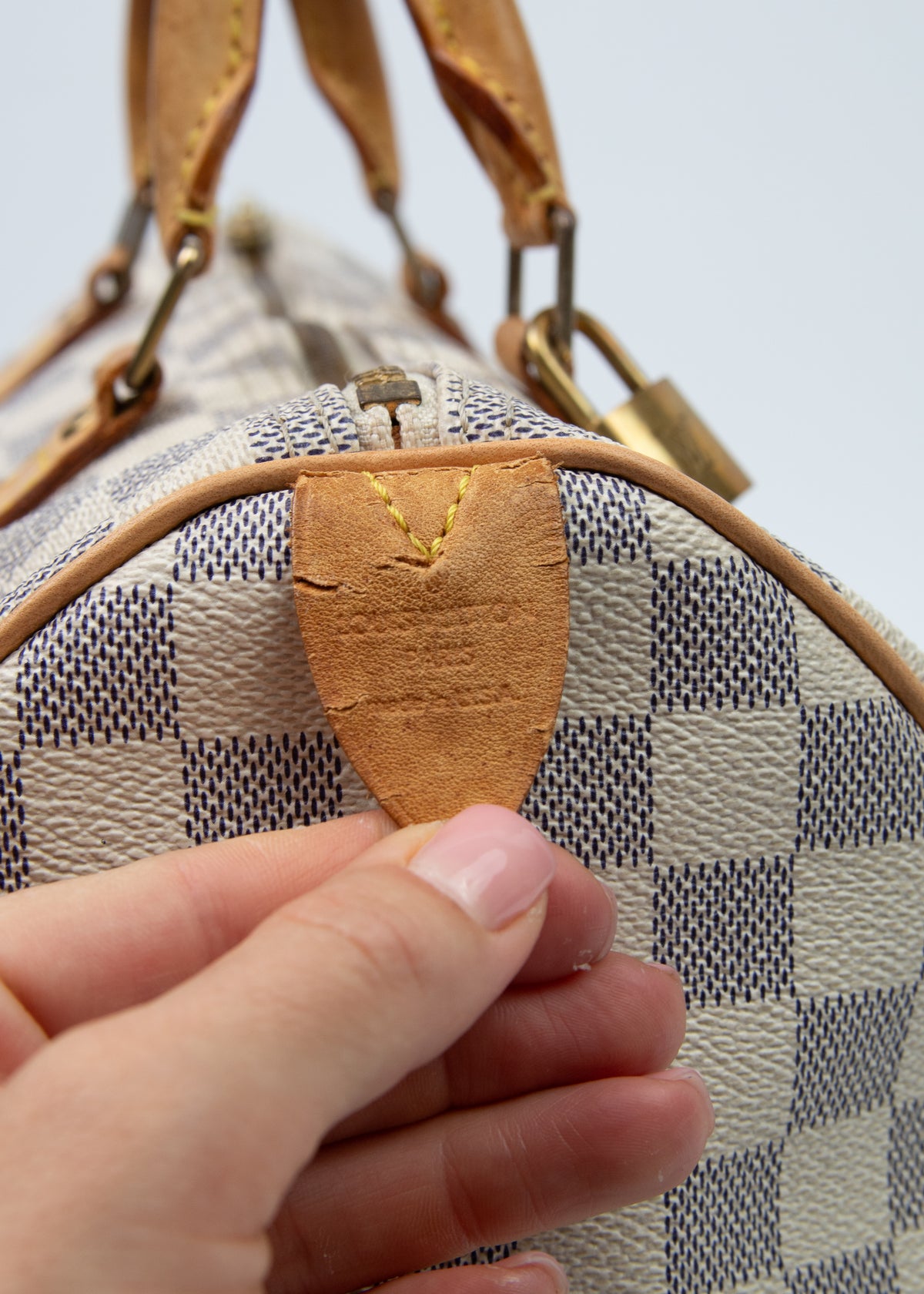 11-louis-vuitton-speedy-damier-azur-zoom-uchwyt