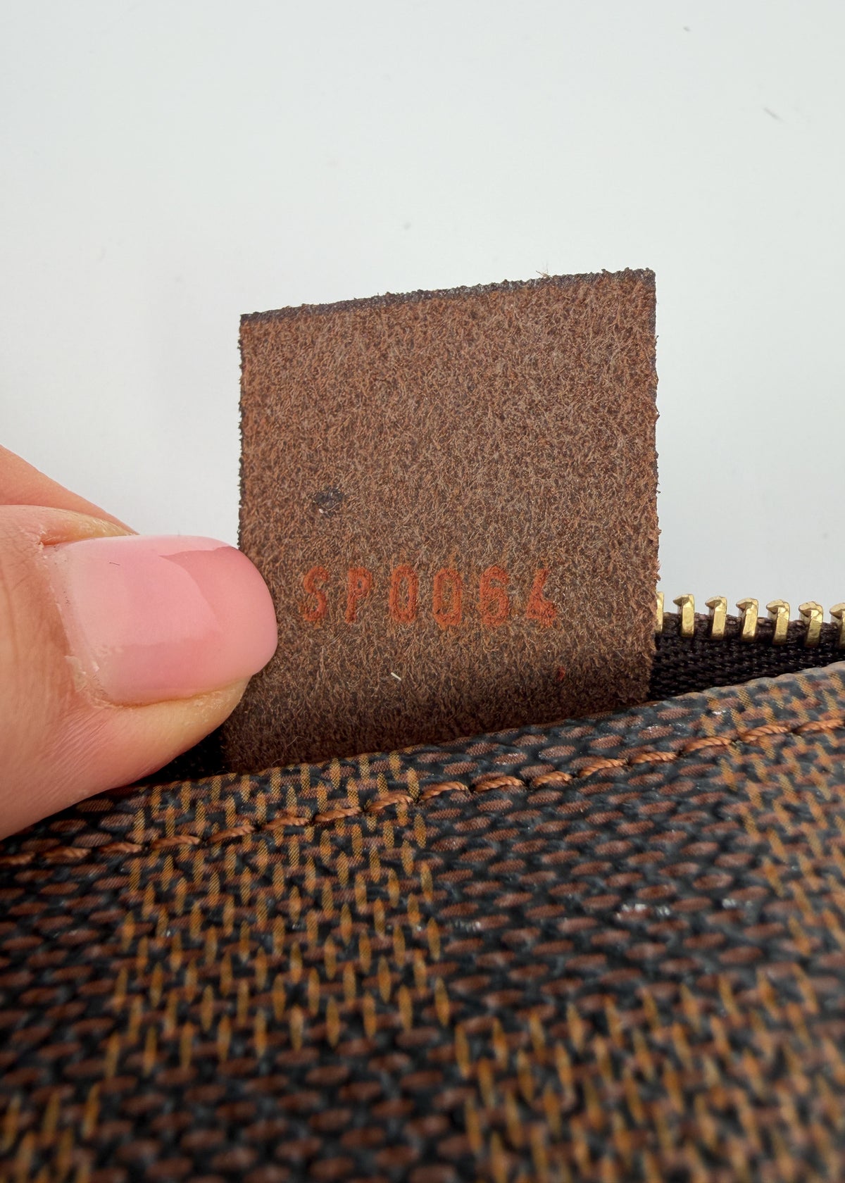 11-louis-vuitton-trousse-pochette-zoom-metka