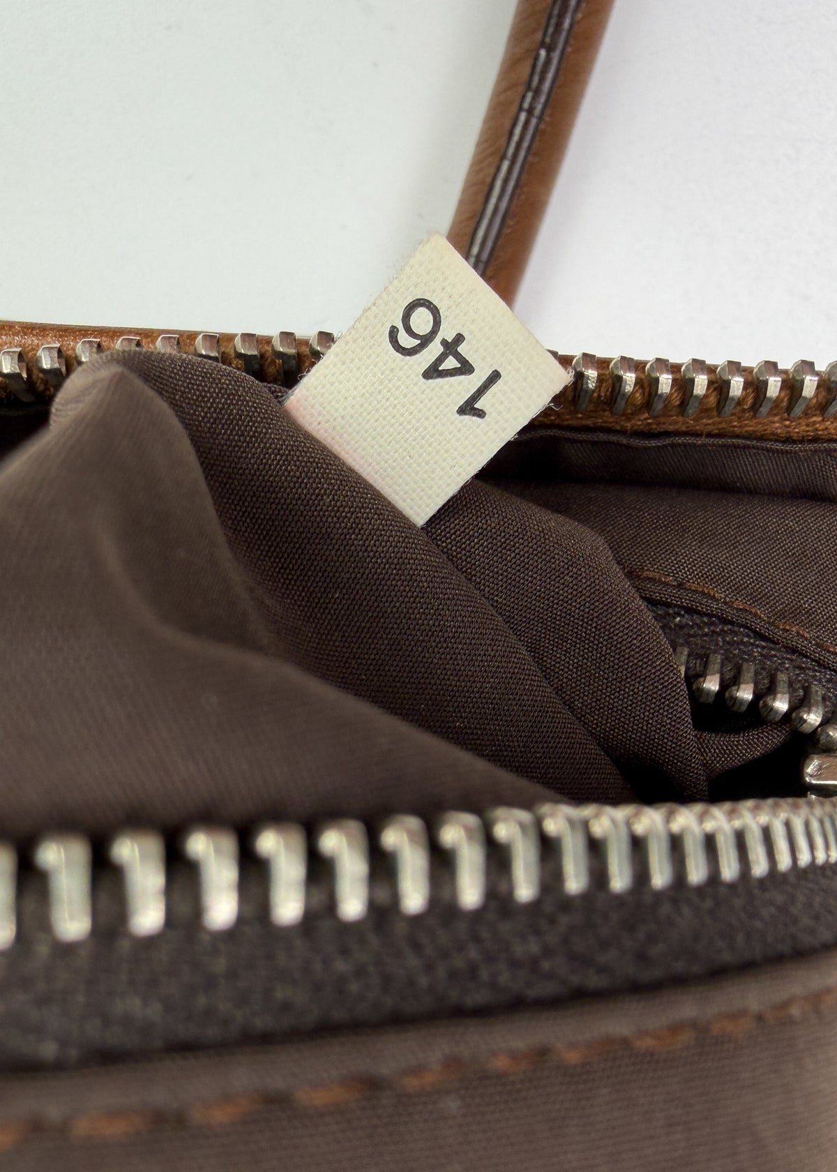 11-miu-miu-lambskin-brown-zoom-metka
