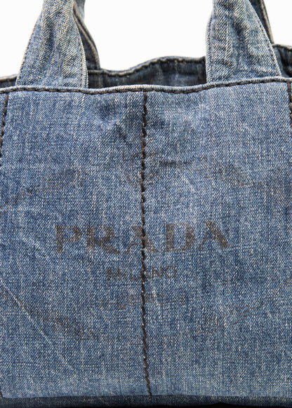 11-prada-canapa-tote-zoom-logo