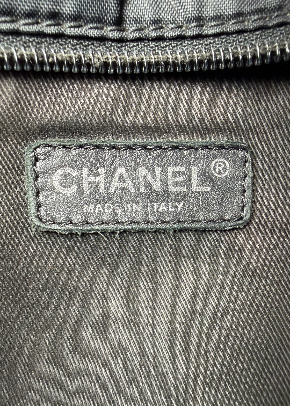 12-chanel-paris-new-york-quilted-nylon-metka