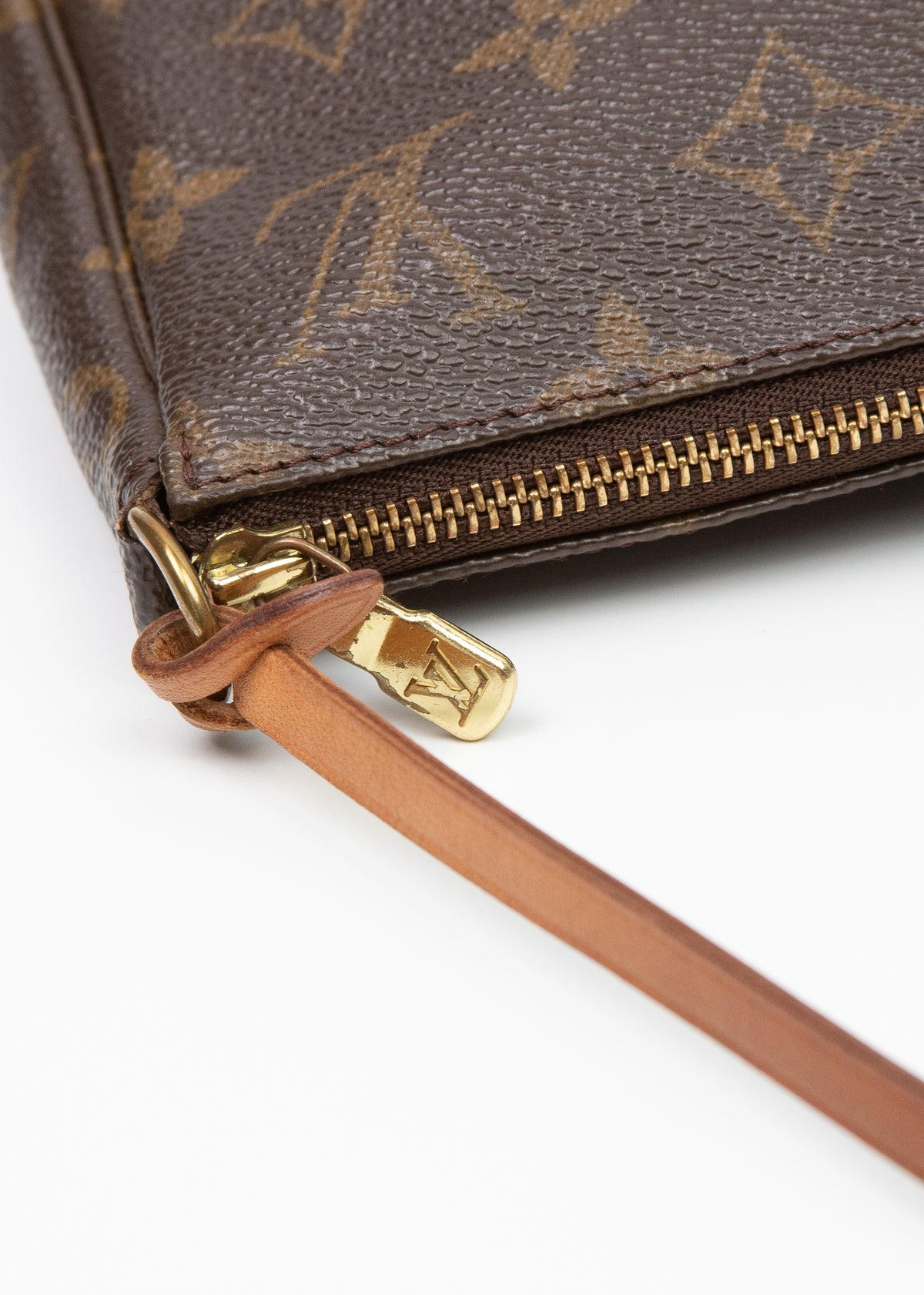 12-louis-vuitton-pochette-zoom-zamek