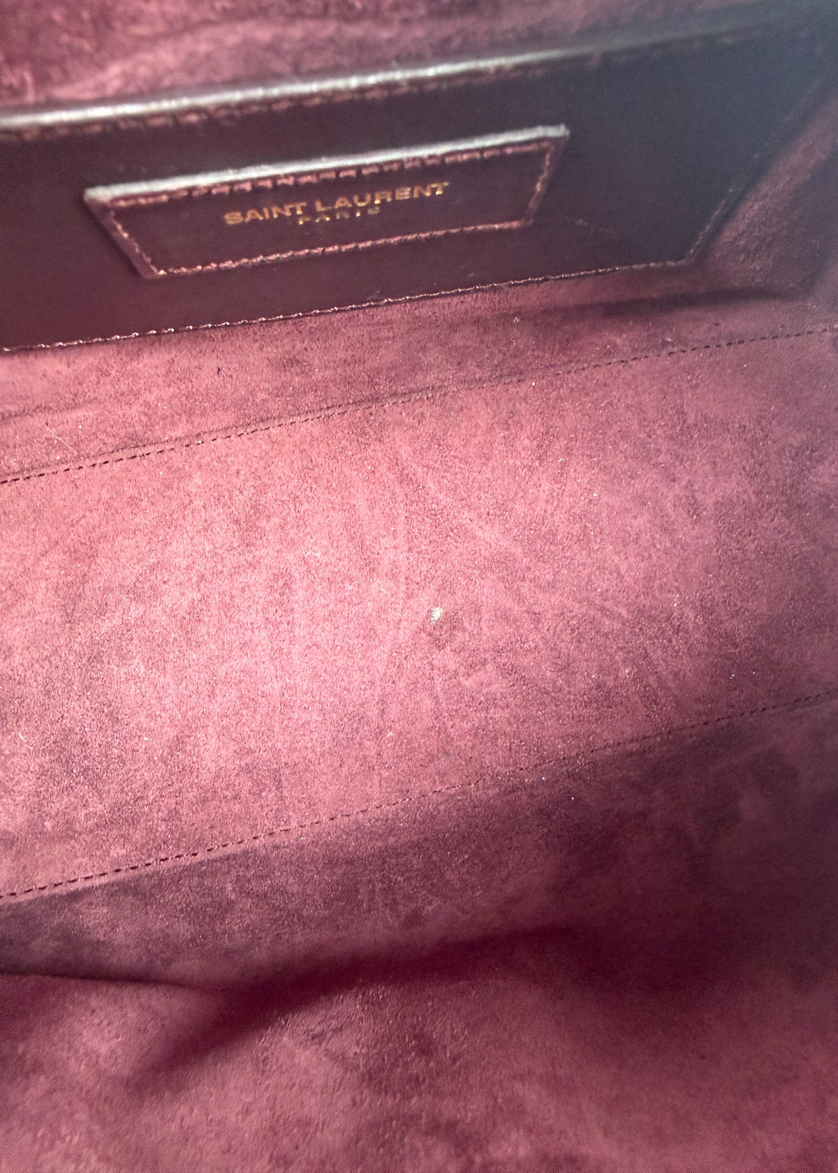 12-saint-laurent-duffle-burgundy-wnetrze