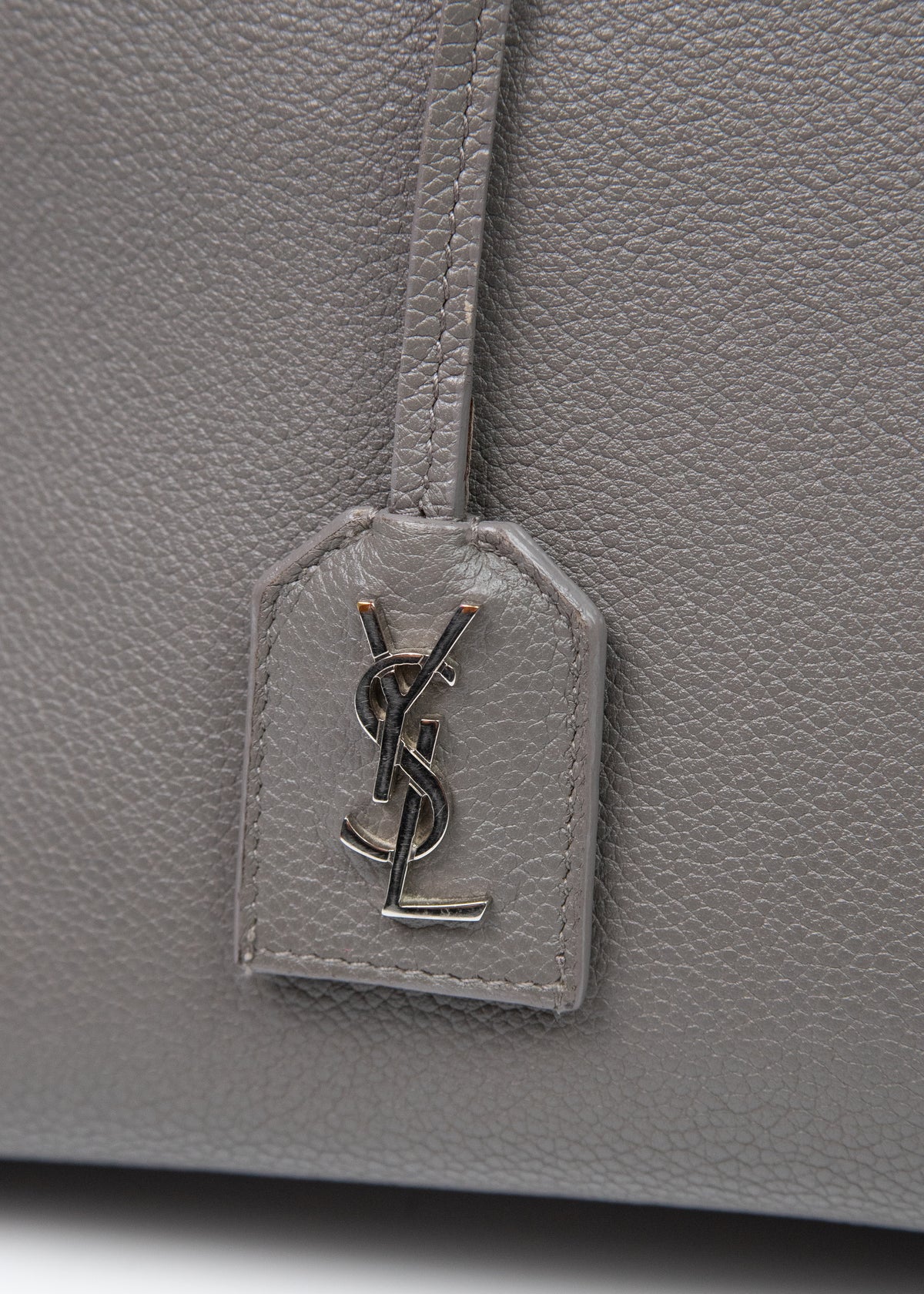 12-ysl-rive-gauche-cabas-zoom-logo