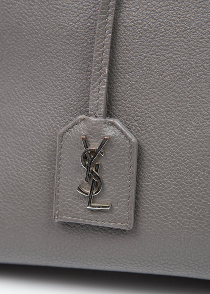 12-ysl-rive-gauche-cabas-zoom-logo