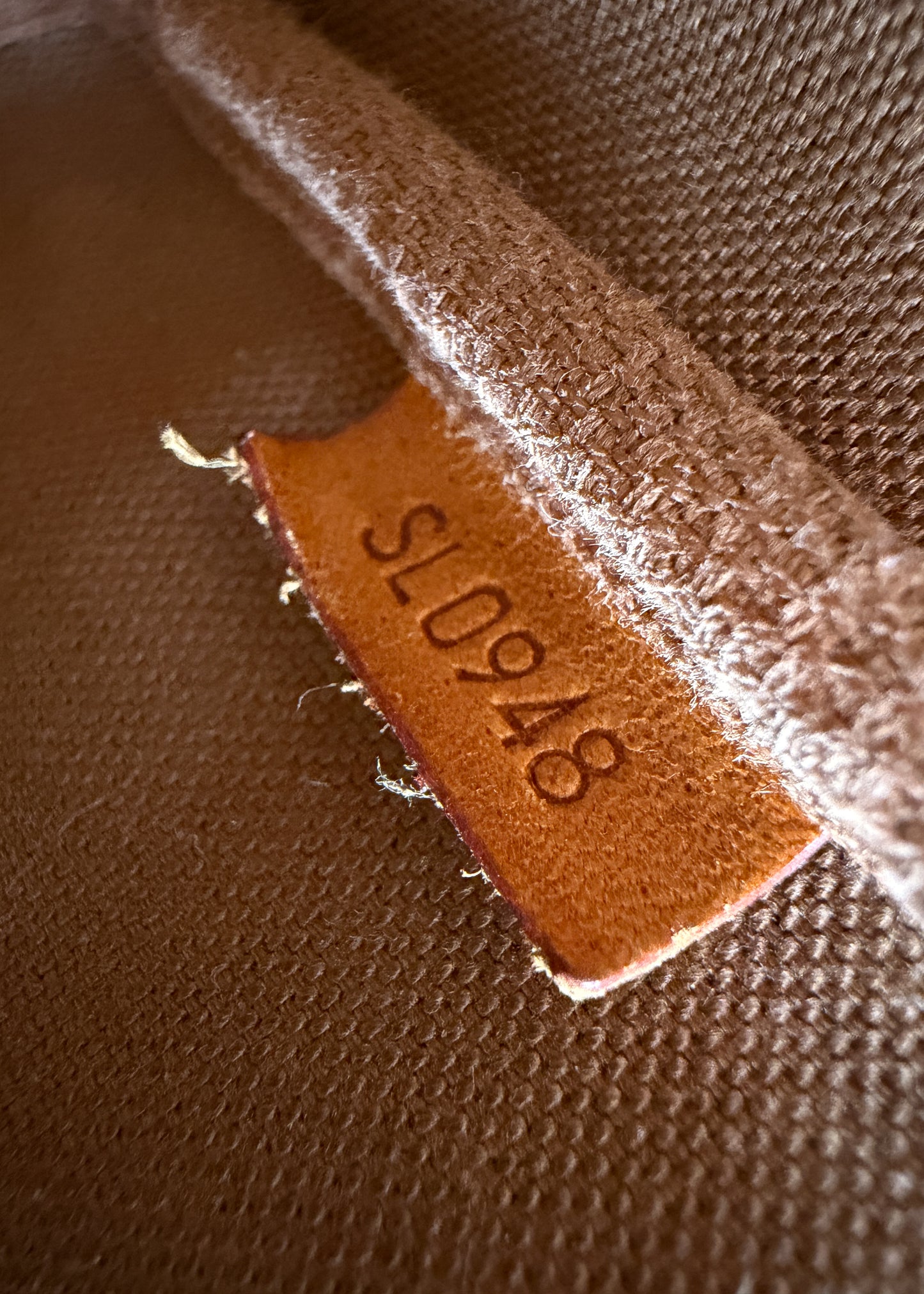 LV Pochette
