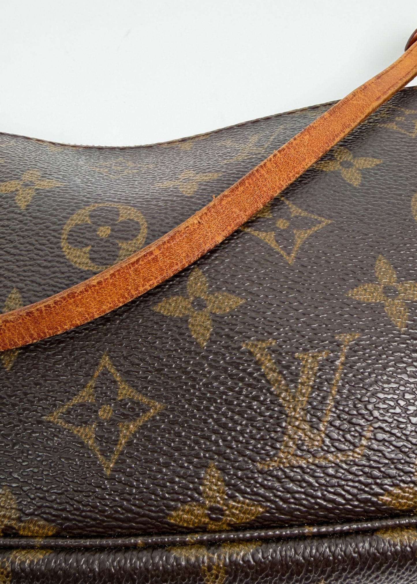 LV Pochette