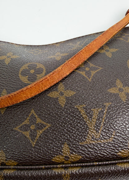 LV Pochette