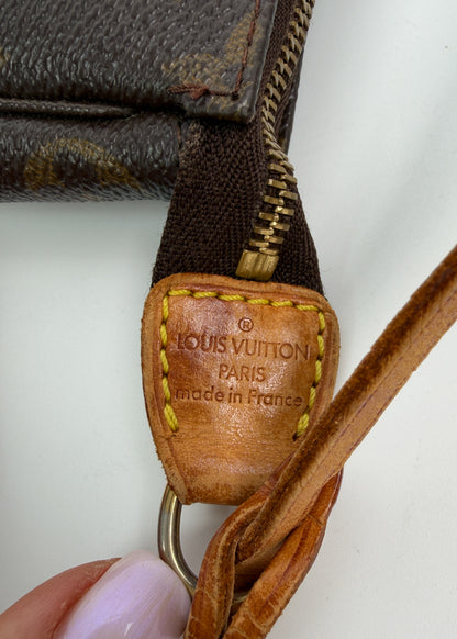 LV Pochette