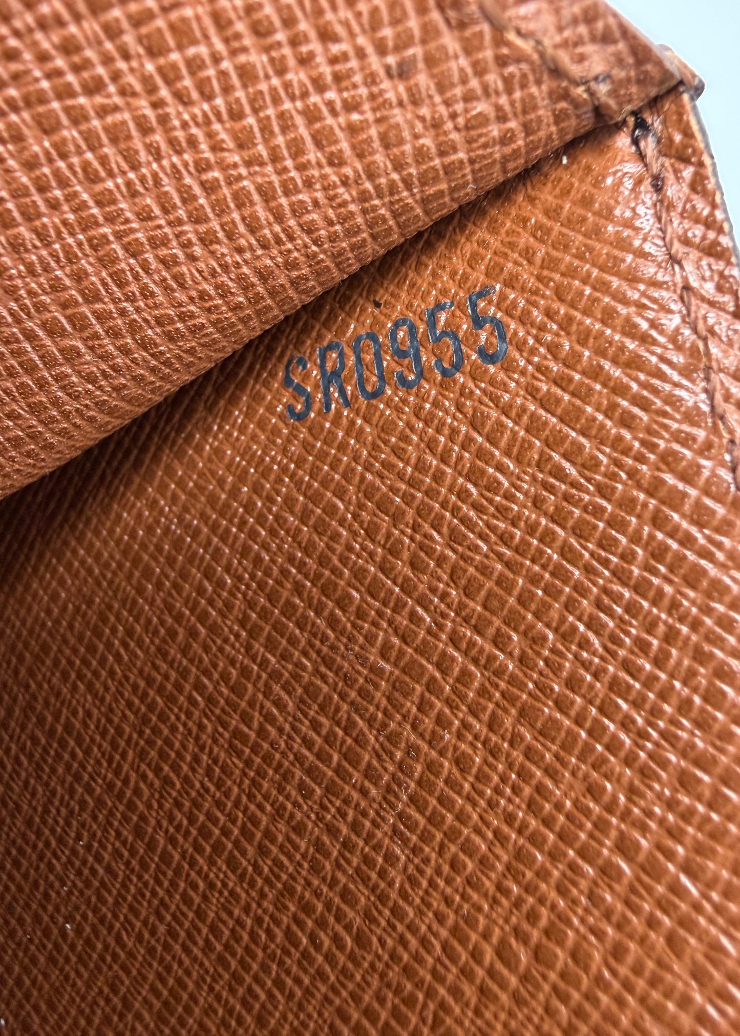 Louis Vuitton Moncenau