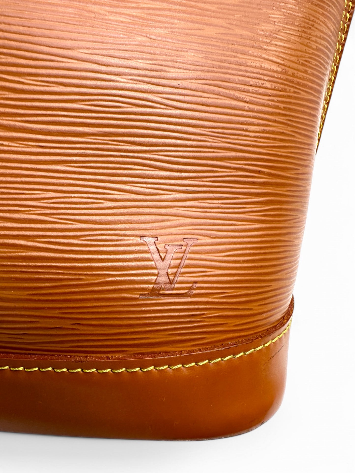 Louis Vuitton alma epi