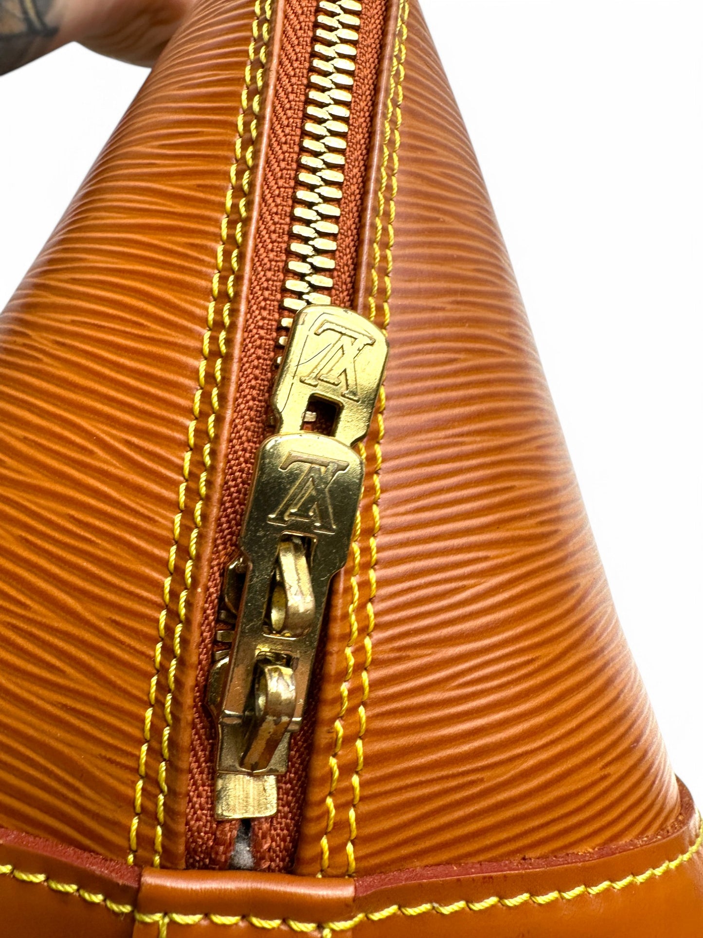 Louis Vuitton alma epi