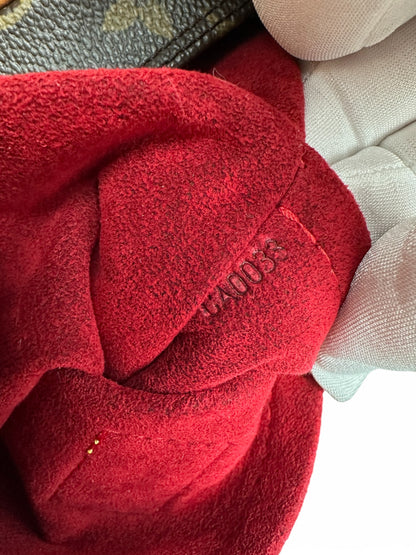 Louis Vuitton Croissant GM