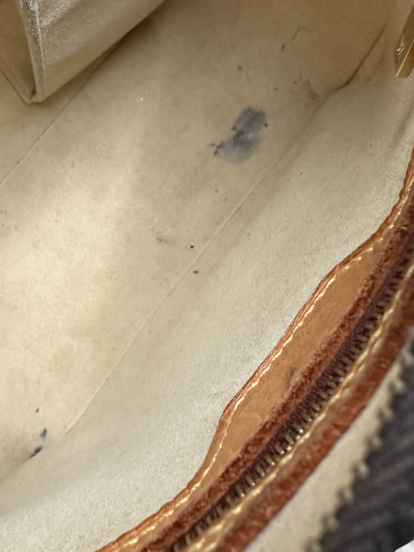 Louis Vuitton Looping MM