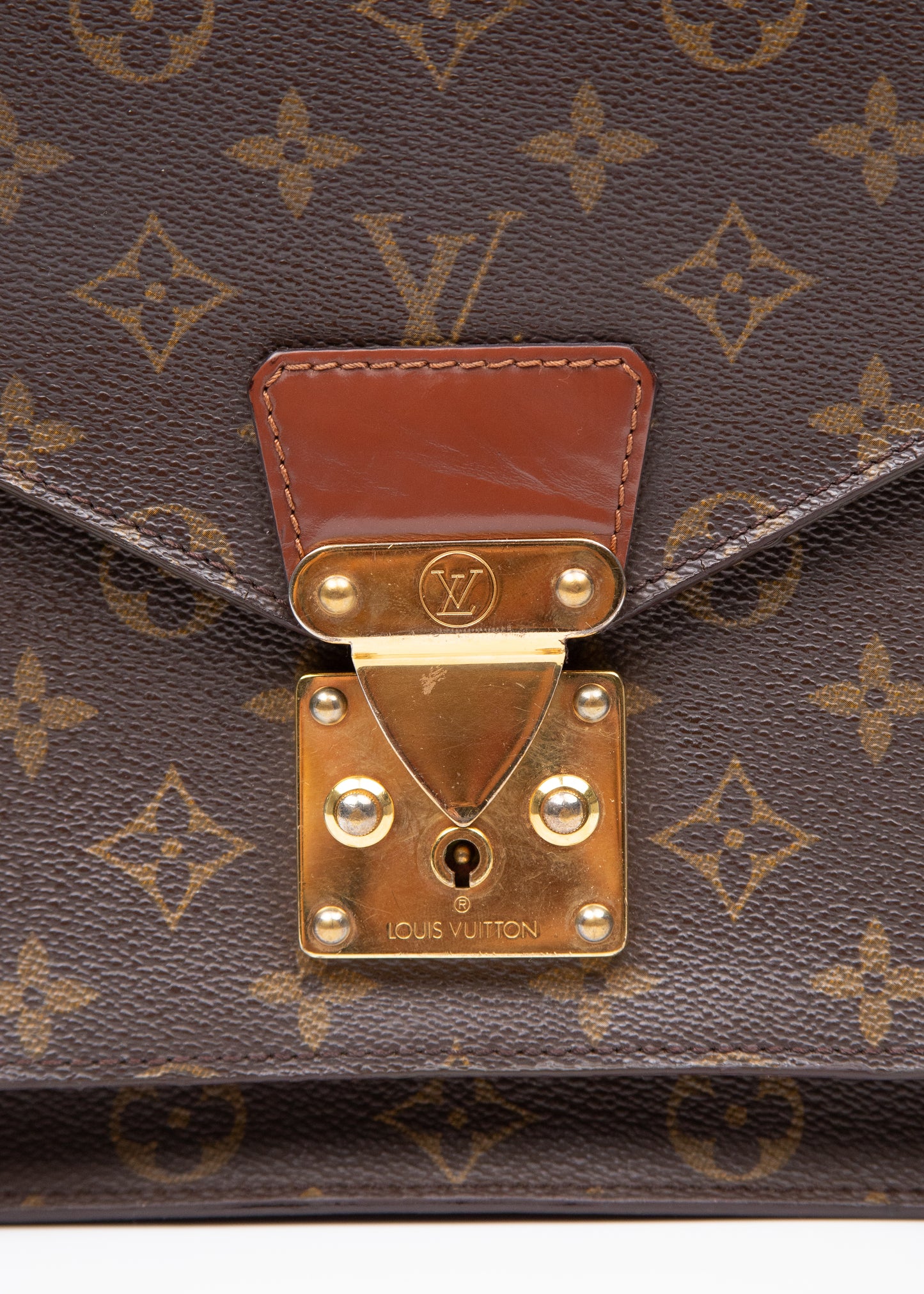 Louis Vuitton Macenau
