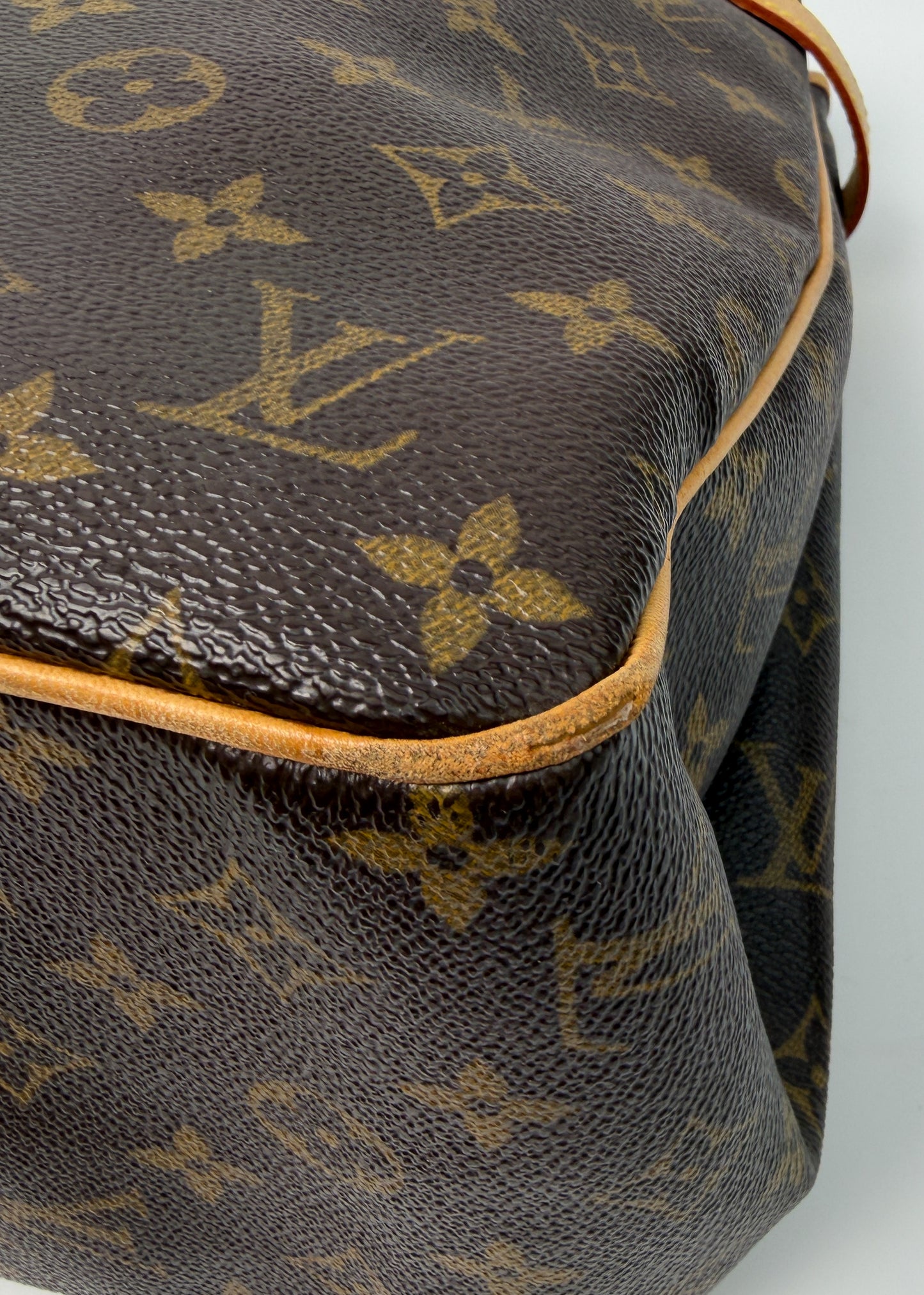 Louis Vuitton Batignolles Vertical